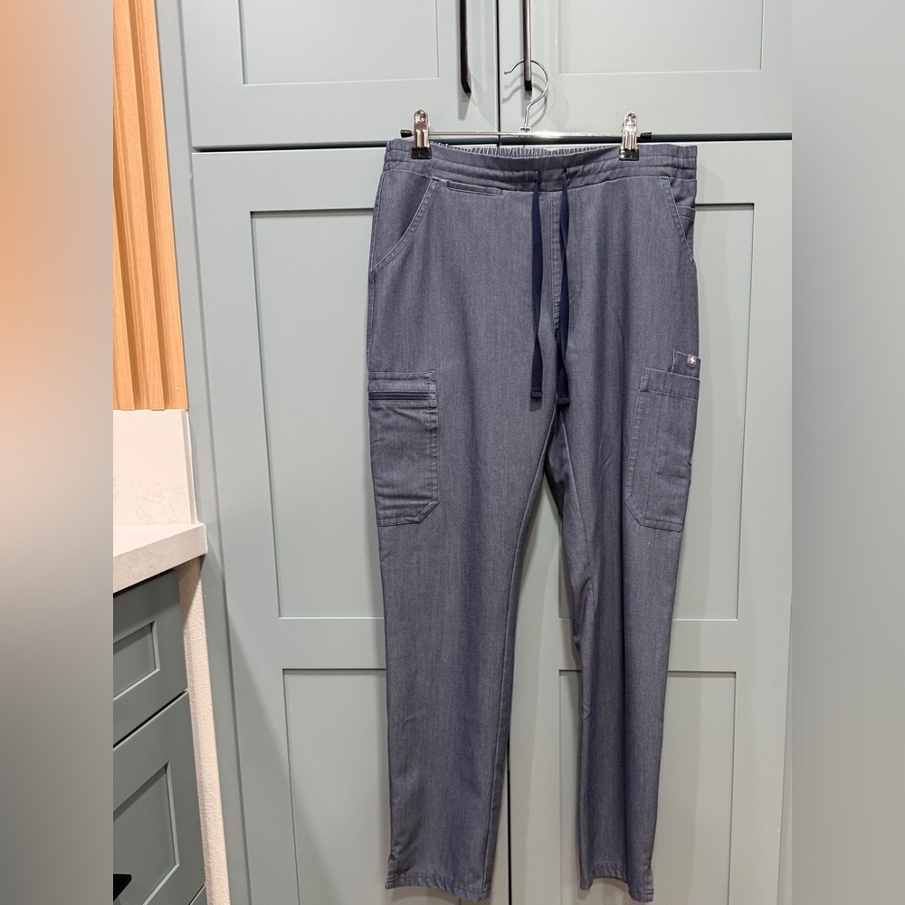 Figs Women's Drawstring Cargo Joggers in Slate